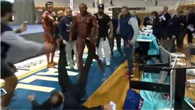 健美,健美選手,希臘,健美比賽,揮拳,裁判,鑽石盃,暴走,暴力　圖／翻攝自YouTube