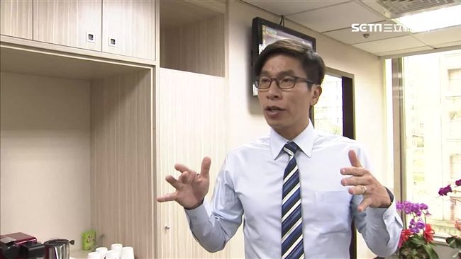 修法蒐集虹膜惹議　鍾佳濱撤回提案了