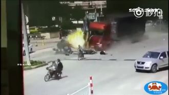 駕駛煞車失靈連環撞　碾破油箱釀3死