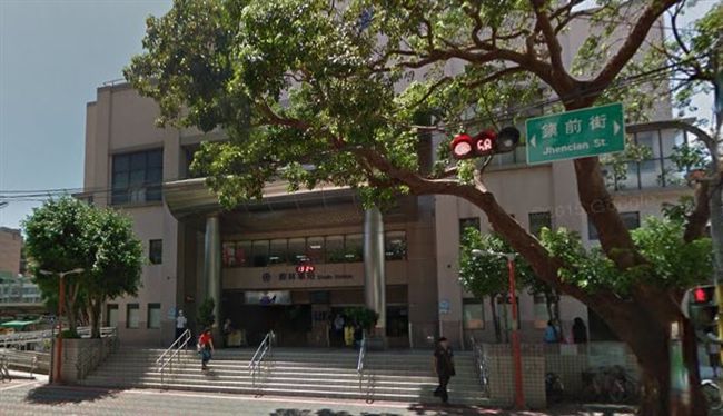樹林火車站驚傳落軌　婦卡車底被救出