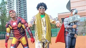 陳偉殷棒球營變裝秀　小池正晃樂扮PIKO太郎（圖／中央社）