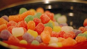 ▲食藥署呼籲，別吃來路不明的糖果或零食，以免誤食毒品。（圖／Flikr　CC授權／原作者Erin Perry／網址http://bit.ly/2fXRC4Y）