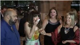 結婚,教堂,婚紗,驚喜,求婚,阿根廷,情侶,梅塞德斯,古斯塔沃,薩蘭迪(鏡報 http://www.mirror.co.uk/news/world-news/stunned-woman-turns-up-church-9375478)