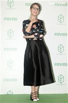 林依晨親筆繪製眼鏡著色，捐贈環保公益，並呼籲大家為地球盡一份心。（記者邱榮吉/攝影）