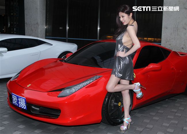 擁有火辣性感身材的張永歆敢脫敢露，她強調34E是「真奶」不是「假奶」。（記者邱榮吉/攝影）