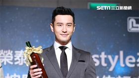 20161205-黃曉明代言太空按摩椅　圖／鄭先生