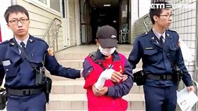 廖姓慣竊深夜徒手拔掉鐵窗潛入行竊還倒退走離開（翻攝畫面）