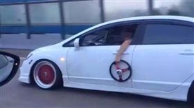 屁孩,方向排,網友,悲劇,Honda,改裝車,北京交通廣播,微博,駕駛　圖／翻攝自北京交通廣播　微博　https://goo.gl/EIepAM
