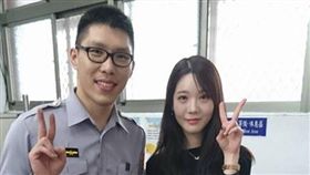 金姓韓籍正妹來台旅遊不慎遺失皮夾，胡姓警員自掏4千元給正妹滿滿溫暖（翻攝畫面）