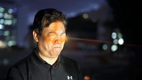 員警體驗辣椒噴霧器（圖／翻攝自NPA 署長室臉書）