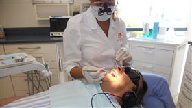 牙醫
https://www.flickr.com/photos/osseous/5625433284/in/photolist-9z6Pk3-s6jevE-bB7Tr-DwvjT-5xJS43-zFhZc-59fnqh-4gsYUP-5XZhJr-5gCuXT-a7UnZS-9r4MVP-tj1MHZ-CqzQ3w-eDtPZk-ajLJu2-azfwJw-j1VyNm-5x2wY-bDfy4M-6JzQ-5KicDg-qWkE7X-c147KG-EMSXM-7swJNR-ahKxK1-5RWhty-Q4iLm-5gCuKD-6hTqf3-4Q4163-4KCzDt-5gCvtp-9tpYWi-nCkssY-54UW8T-farY4-mDicmB-84b9qG-aG7Pip-ap1Jn-8dTWpj-sE7i23-7YWzmh-9z3N5v-ABaFFA-mDiGbt-87W4NA-4CT2gs