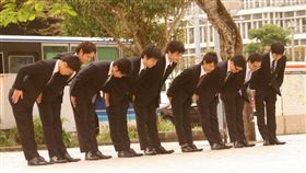 日本人,鞠躬,上班族,道歉,90度鞠躬 ▲圖／攝影者Akuppa John Wigham, Flickr CC License（https://goo.gl/mOR7d6）