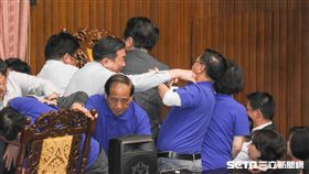 一例一休,抗議,七天假,國民黨,勞基法,民進黨　圖／記者林敬旻攝