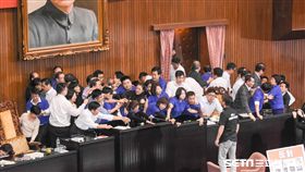 一例一休,抗議,七天假,國民黨,勞基法,民進黨　圖／記者林敬旻攝