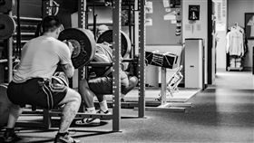 深蹲,健身,重訓,運動,重量訓練,減肥,肌肉 
▲圖／攝影者Lance Goyke, Flickr CC License（https://goo.gl/SCsWGA）