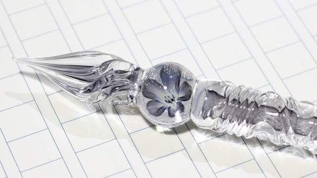 筆身晶瑩剔透　夢幻手工玻璃筆美哭