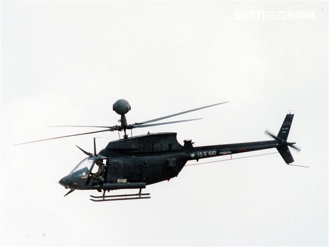陸軍航特部OH-58奇奧瓦偵察直升機和AH-1W眼鏡蛇攻擊直升機偕同作戰，將來有可能由AH-64A阿帕契攻擊直升機替換AH-1W。（記者邱榮吉/攝影）