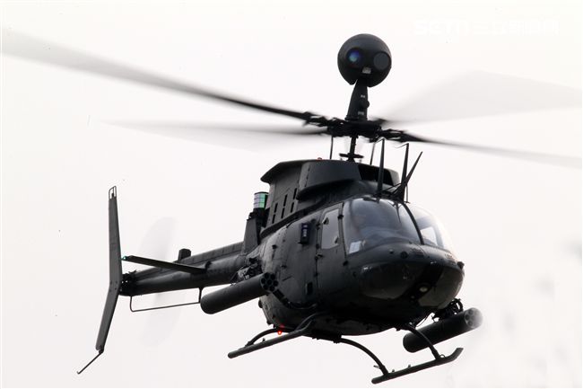 陸軍航特部OH-58奇奧瓦偵察直升機和AH-1W眼鏡蛇攻擊直升機偕同作戰，將來有可能由AH-64A阿帕契攻擊直升機替換AH-1W。（記者邱榮吉/攝影）