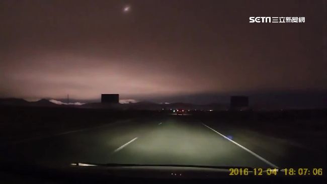 轟！直擊隕石墜落　黑夜瞬間變白晝