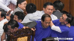 一例一休,抗議,七天假,國民黨,勞基法,民進黨　圖／記者林敬旻攝