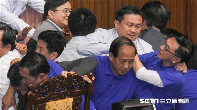 藍批王定宇暴力　民進黨：打人喊救人
