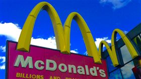 麥當勞、歡樂送／flickr／https://www.flickr.com/photos/jeepersmedia/17433425224/in/photolist-sywRWY-nr4mXM-eU8gwk-oaBcea-oix22R-os4i8w-rrY2S-GvBGM-nQDBq3-nr4xdY-syHrPB-oCNxAT-ovSpnD-eNyfDq-ovRMLG-oiNRat-6TMi6P-nr4kmj-os5HMT-oaBdur-omAhNH-otn2pK-oN5wdM-oNjNeh-orNs9r-nj5au4-oaMjz2-ovoRAT-oN5xEK-nL2fee-kgb1v1-oNjPB7-o3oULo-oLjDoh-kpaWZ-ovSrw8-ovRKhT-o2me7B-oNjJsj-otmNEX-oNjMao-dmF6iM-oLjBuN-nQyHP3-ocaqWv-nTRMbx-otn4N2-oc9Qxn-nPUWHH-nRinXP