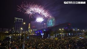 華麗迎接2017！美麗華317秒不間斷3D彩虹煙火