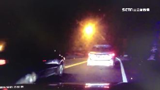 惡劣駕駛山路硬插車　險害後車撞山