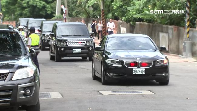 男朝總統車隊比中指　陳揆：總統府已說明