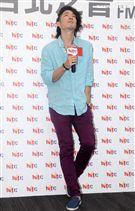 吳建豪新專輯《#MWHYB 音樂不羈》已經正式發行 ，層在人氣節目《爸爸去哪兒》客串與夏天的互動感動了許多觀眾，兩人一起畫畫，再現彼此間的好感情。（記者邱榮吉/攝影）