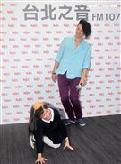 吳建豪新專輯《#MWHYB 音樂不羈》已經正式發行 ，層在人氣節目《爸爸去哪兒》客串與夏天的互動感動了許多觀眾，兩人一起畫畫，再現彼此間的好感情。（記者邱榮吉/攝影）