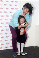 吳建豪新專輯《#MWHYB 音樂不羈》已經正式發行 ，層在人氣節目《爸爸去哪兒》客串與夏天的互動感動了許多觀眾，兩人一起畫畫，再現彼此間的好感情。（記者邱榮吉/攝影）