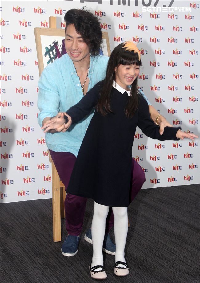 吳建豪新專輯《#MWHYB 音樂不羈》已經正式發行 ，層在人氣節目《爸爸去哪兒》客串與夏天的互動感動了許多觀眾，兩人一起畫畫，再現彼此間的好感情。（記者邱榮吉/攝影）