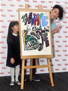 吳建豪新專輯《#MWHYB 音樂不羈》已經正式發行 ，層在人氣節目《爸爸去哪兒》客串與夏天的互動感動了許多觀眾，兩人一起畫畫，再現彼此間的好感情。（記者邱榮吉/攝影）