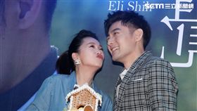 施易男睽違20年再發片，好友六月送上薑餅屋祝福。（記者邱榮吉/攝影）