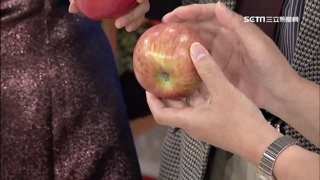 蘋果帶皮吃才營養　專家教輕鬆除果蠟