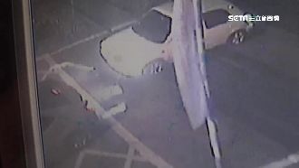 影／駕駛抱孩路人推車　平交道躲一劫