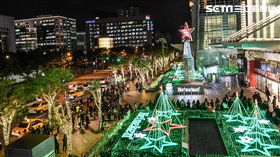 萬人點亮星聖誕　海尼根打造3D煙火聖誕樹