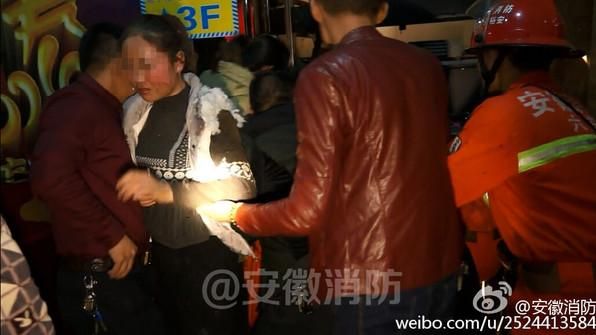 屁孩拿打火機燒氫氣球　慘釀電梯爆炸