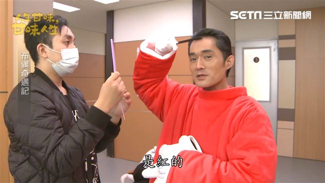 江國賓穿布偶裝　扮可愛豬仔大玩偶