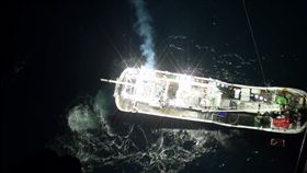 國軍,空軍,救援,漁民 圖／空軍司令部提供