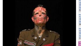 男子將自己整形成紅骷顱（圖／翻攝自每日郵報）