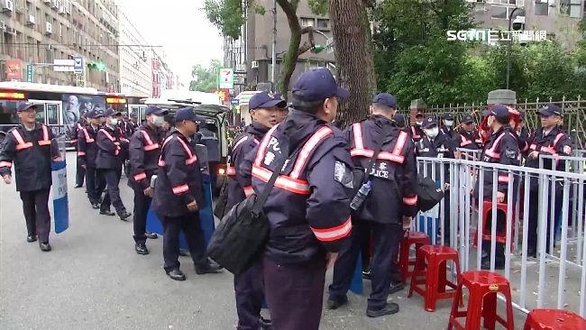 花2百萬第二預備金　警汰換拒馬遭酸