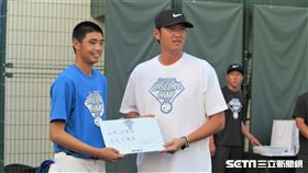 陳柏毓或王建民頒獎（圖／記者王怡翔攝）