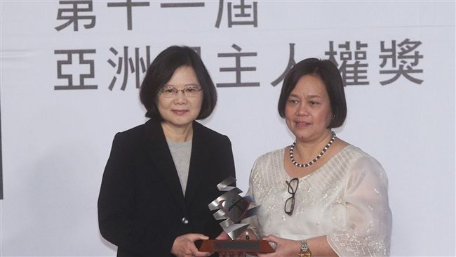 蔡總統：願把突破威權經驗分享給國際