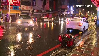 違規迴轉未禮讓！騎士遭撞飛當場身亡