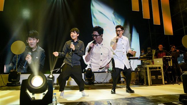 品冠開唱買胸貼　工作人員竟買成…
