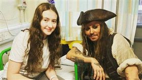 強尼戴普探視病童