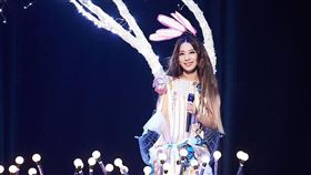 田馥甄,木魚,誦經,舞台,幸運,小巨蛋,法師,Ella,Hebe,阿彌陀佛,膀胱　圖／田馥甄臉書粉絲頁