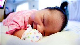 有讀者投書媒體，若開放同志族群收養小孩，會將A肝傳染給收養的孩子，疾管署澄清，此觀點恐誤導社會大眾。(圖／Flikr　CC授權／原作者Robert Freiberger，網址 http://bit.ly/1JnfMOe)